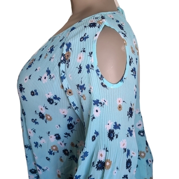 16 - Michel Studio | Sheer Floral Cold Shoulder Blouse - Picture 2 of 7